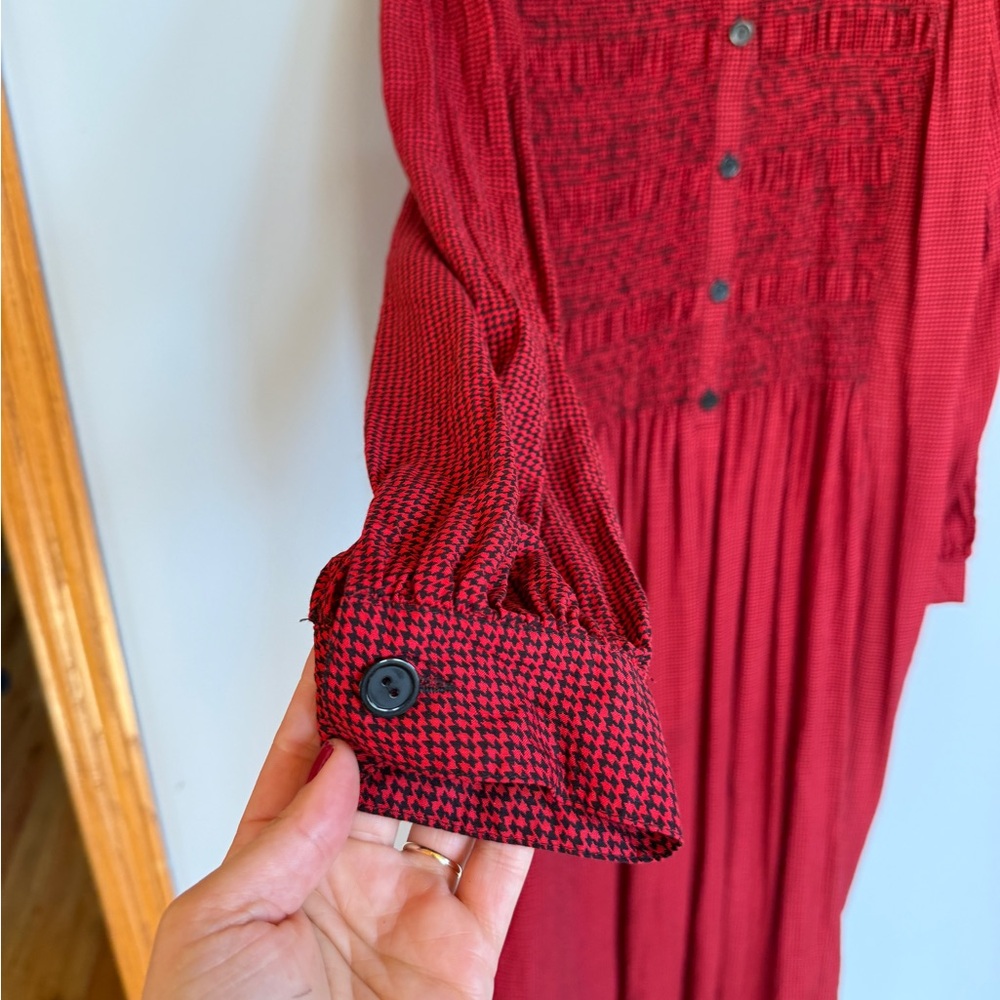 Vintage Red Long Sleeve Midi Dress with Black Collar - Picture 4 of 6
